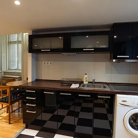 Cosy Corner - Entire Near Oktogon Апартаменты Будапешт